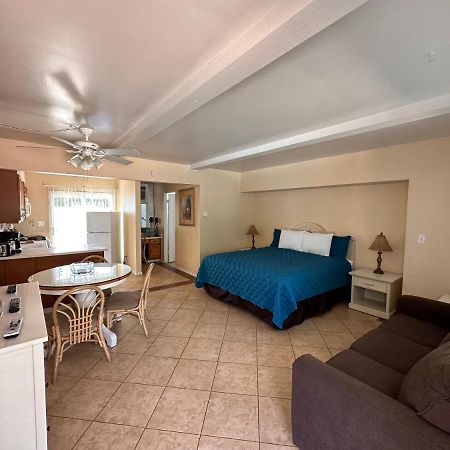 The Villas Of Palm Springs Exterior photo