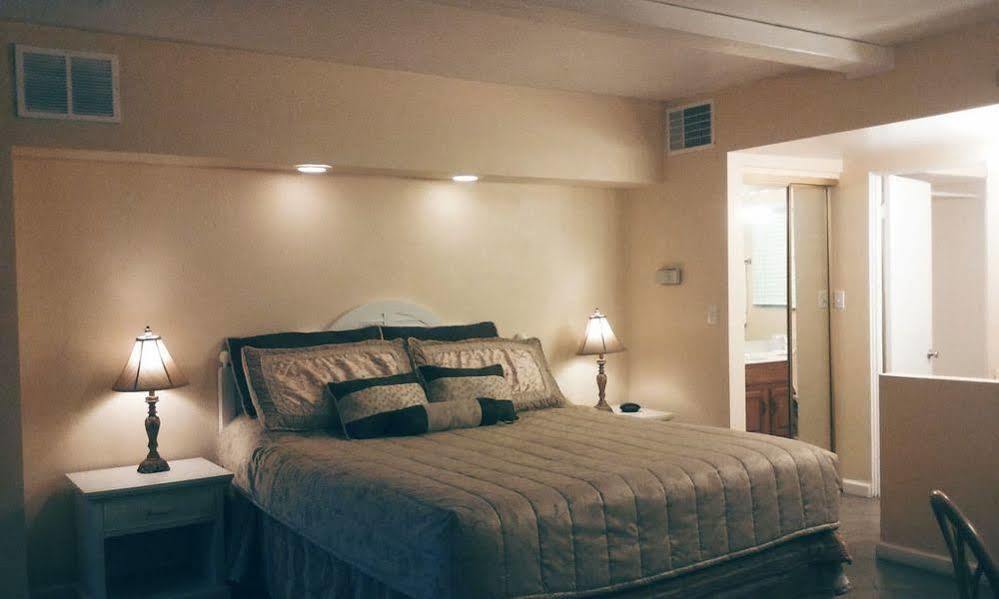 The Villas Of Palm Springs Exterior photo